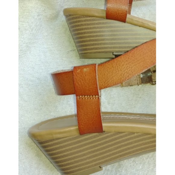 Tan wedge sandals - Picture 5 of 9